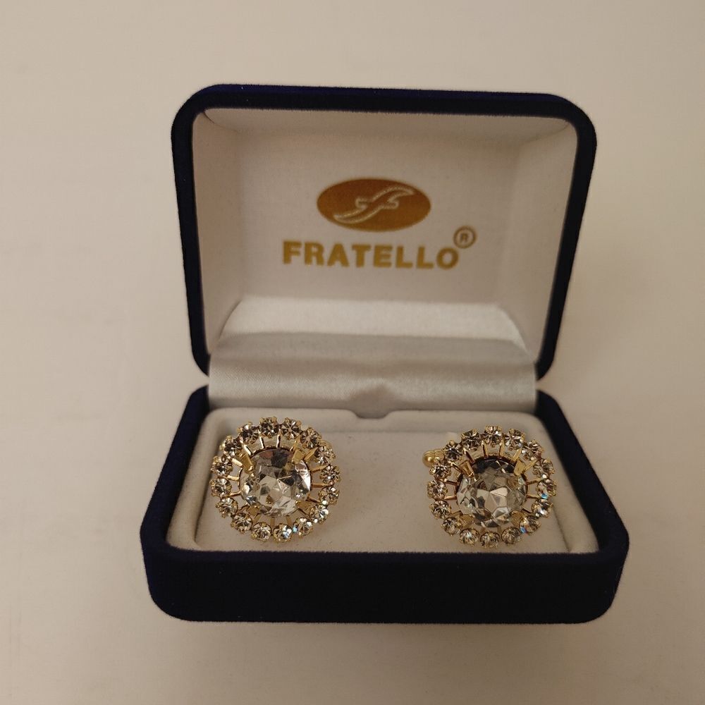 MEN'S FRATELLO GOLD CUFFLINKS WITH CLEAR STONE SURRONDED WITH RHINESTONES.